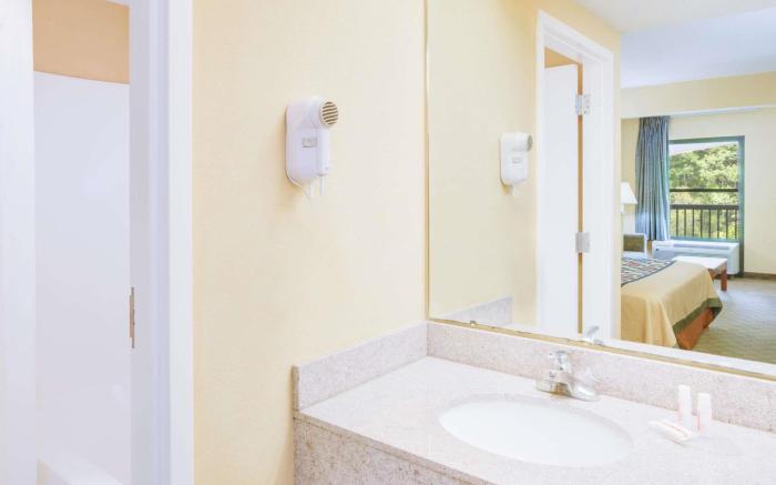 Super 8 By Wyndham Diberville Biloxi Area