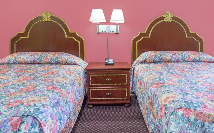 Knights Inn - Emporia, VA