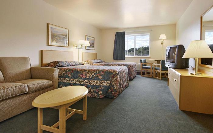 Super 8 By Wyndham Ava