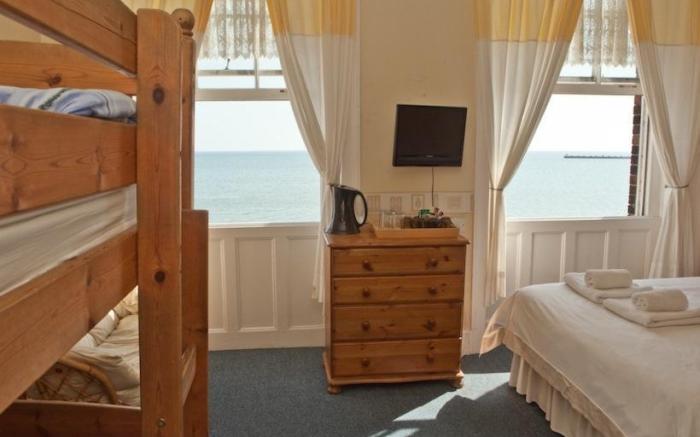 Acqua Beach Hotel and Bar
