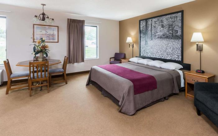 Super 8 By Wyndham Columbia Clark Lane