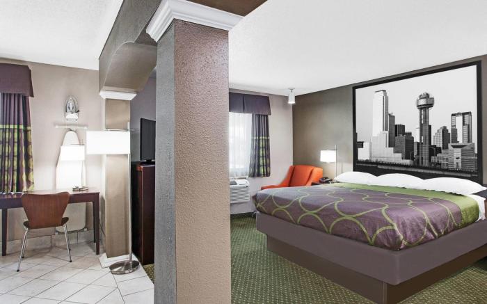 Super 8 By Wyndham Bedford Dfw Airport West