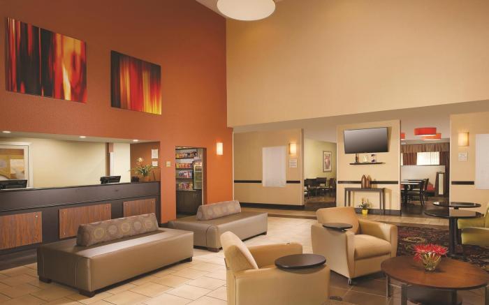 La Quinta Inn & Suites by Wyndham Smyrna TN - Nashville