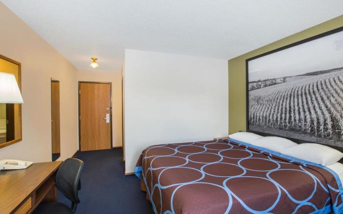 Super 8 By Wyndham Storm Lake