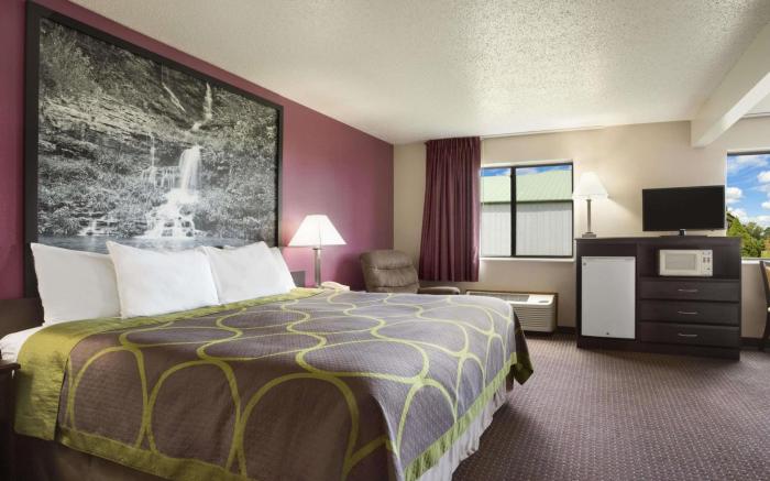 Super 8 By Wyndham Cameron