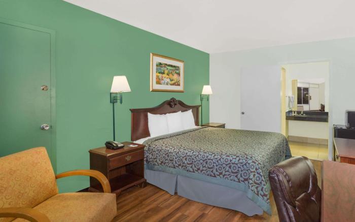 Travelodge by Wyndham Fort Myers North