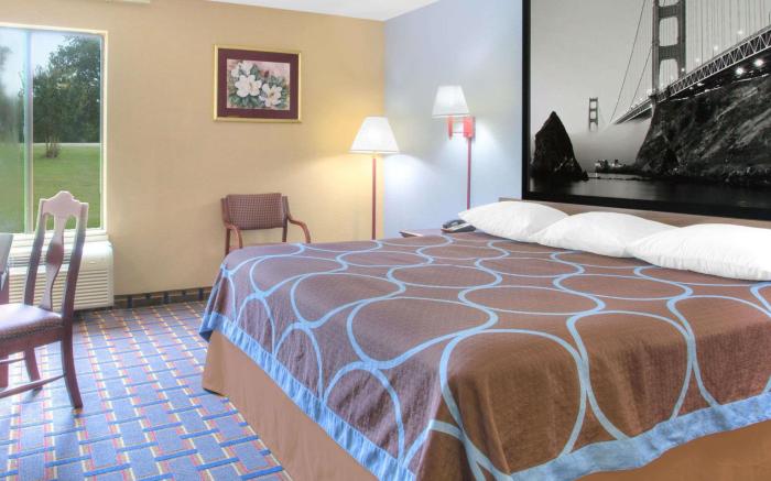 Super 8 By Wyndham Booneville