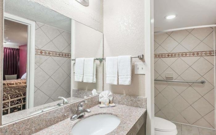 Days Inn by Wyndham San Antonio Splashtown/ATT Center