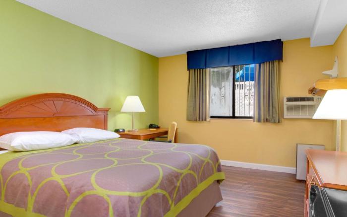 Super-8-Gainesville-I-75-Hospital-University-Area