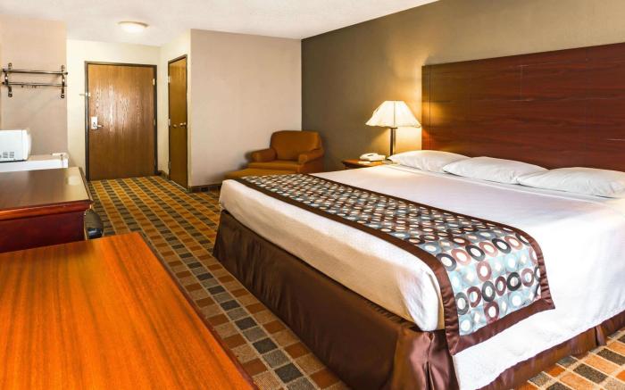 Super 8 By Wyndham Frankfort In