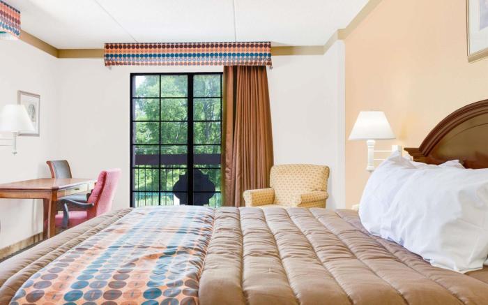 Days Inn by Wyndham Birmingham/West