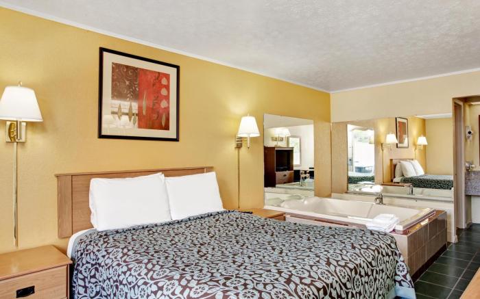 Days Inn by Wyndham Knoxville West