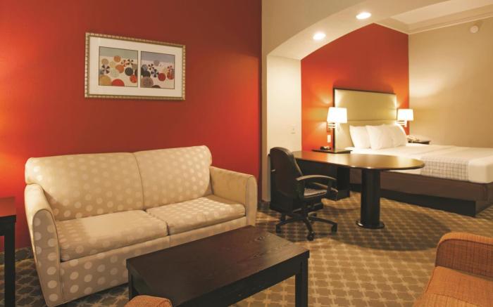La Quinta Inn & Suites by Wyndham PCB Coastal Palms