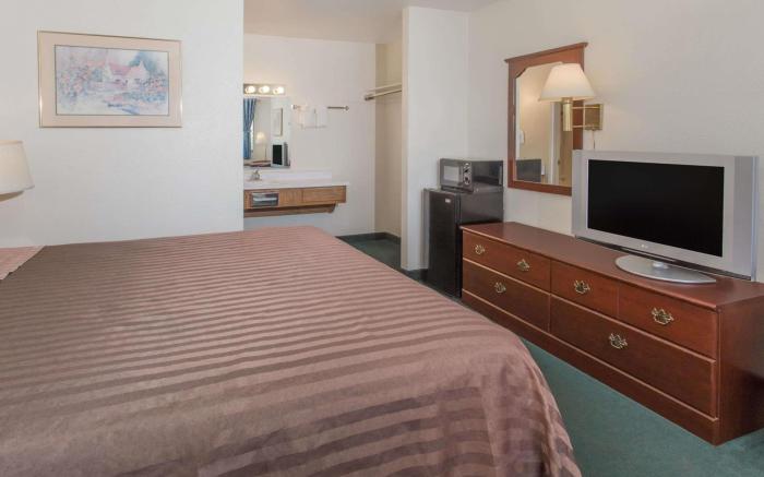 Travelodge by Wyndham Clearlake
