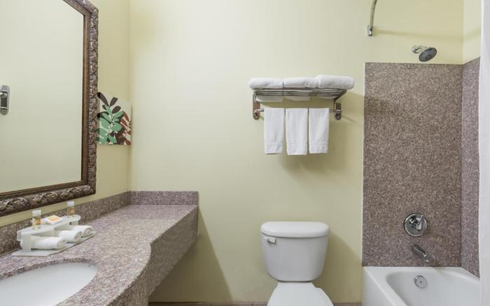 Days Inn & Suites by Wyndham Cleburne TX