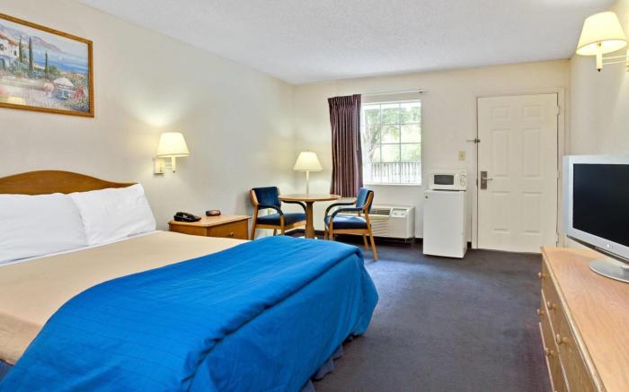 Travelodge Suites by Wyndham MacClenny