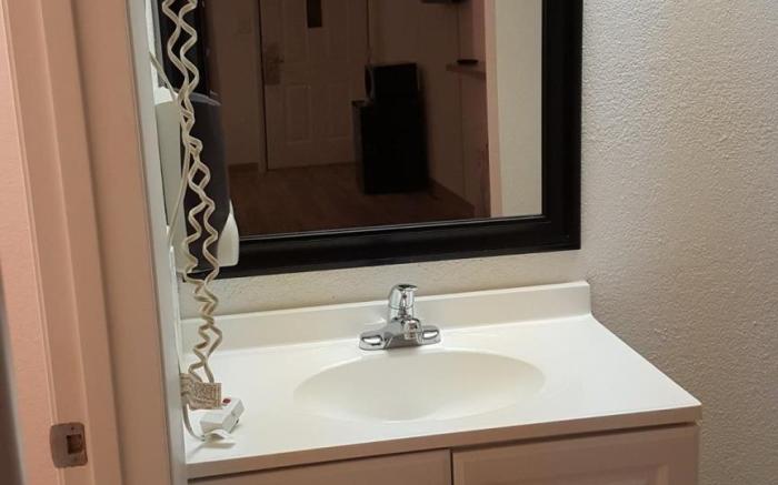 Tricove Inn & Suites