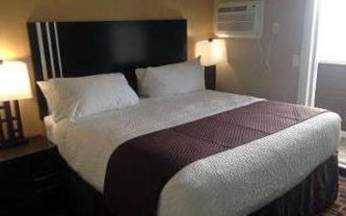 Days Inn by Wyndham Sylvan Lake