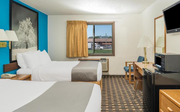 Super 8 By Wyndham Lincoln West