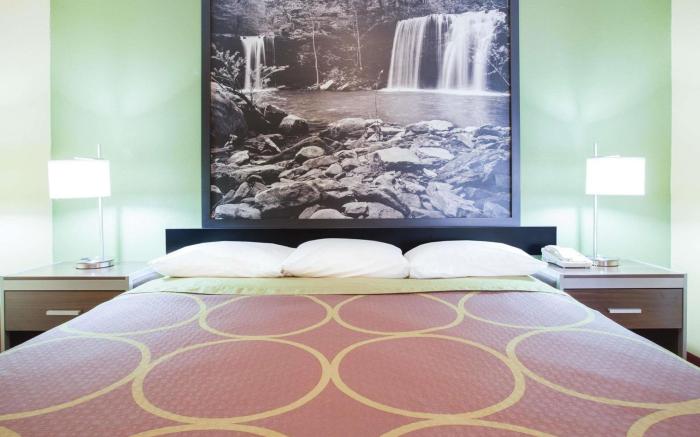 Super 8 By Wyndham Van Buren/Ft. Smith Area