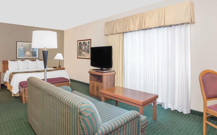 Hawthorn Extended Stay by Wyndham Green Bay