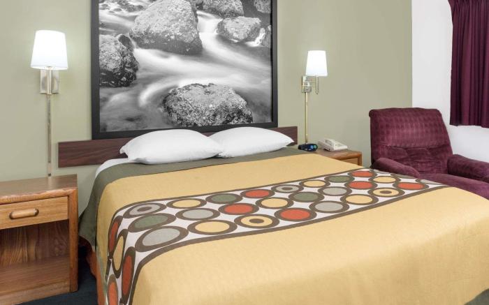 Super 8 By Wyndham Antigo