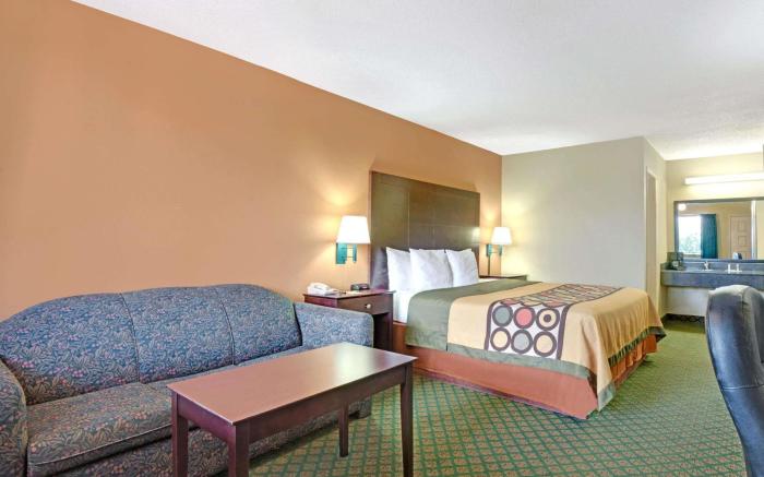 Super 8 By Wyndham Universal City