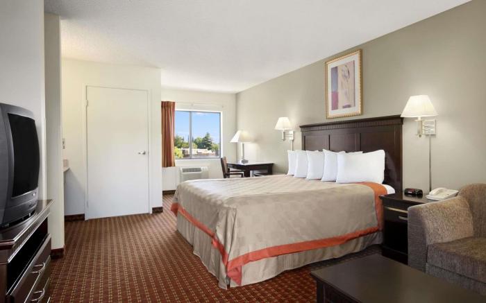 Days Inn & Suites by Wyndham Rancho Cordova