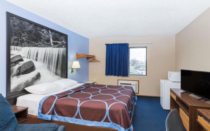 Super 8 By Wyndham Manhattan Ks
