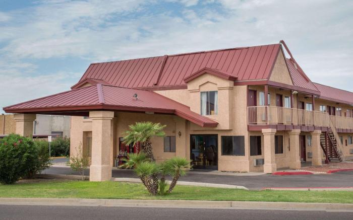 Knights Inn  North Black Canyon Hwy Phoenix AZ