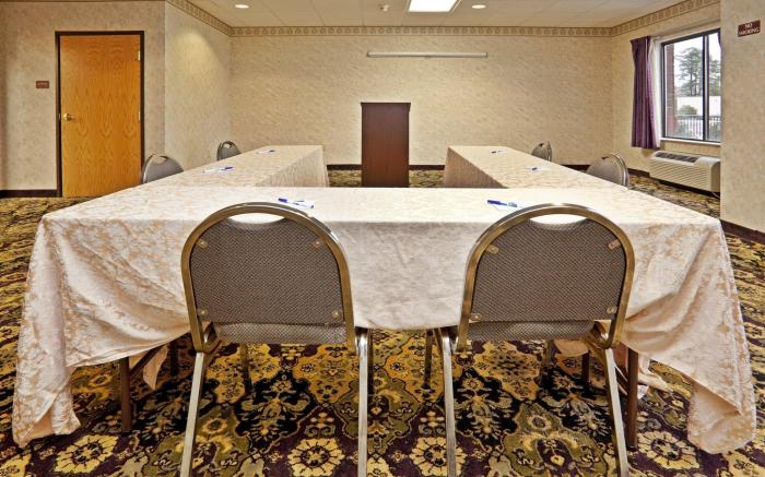 Holiday Inn Express & Suites Wilson-Downtown By IHG