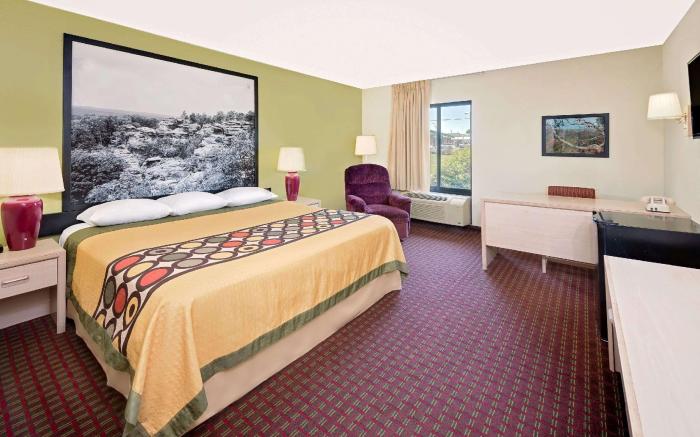 Super 8 By Wyndham Metropolis