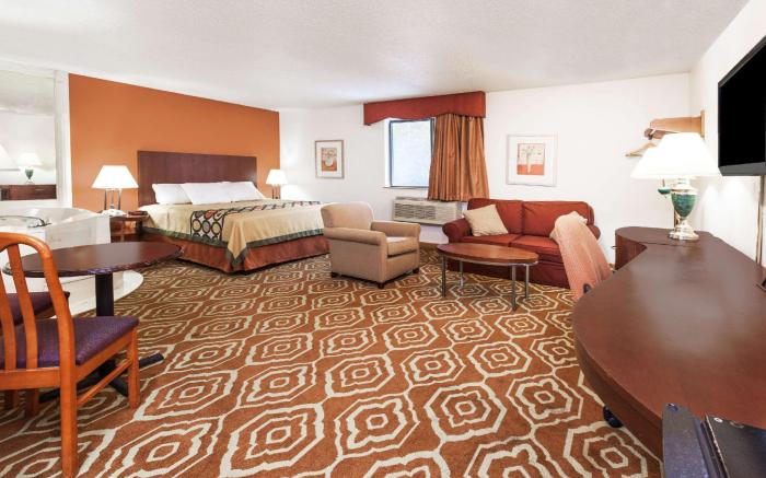 Super 8 By Wyndham Sterling Heights/Detroit Area