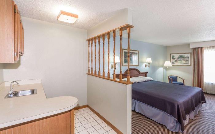 Baymont by Wyndham Lake Park Valdosta I75