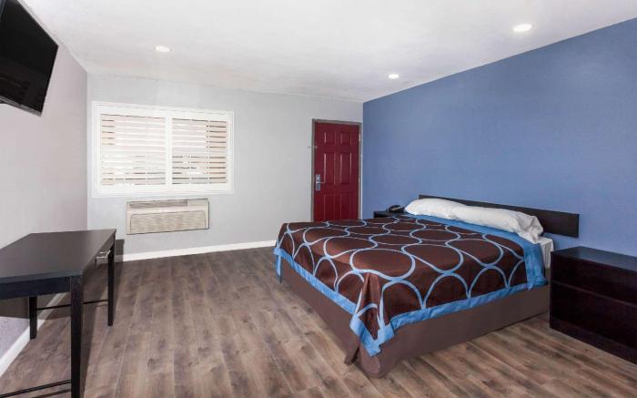 Super 8 By Wyndham Visalia
