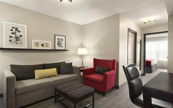 Country Inn & Suites by Radisson, Kansas City at Village West, KS