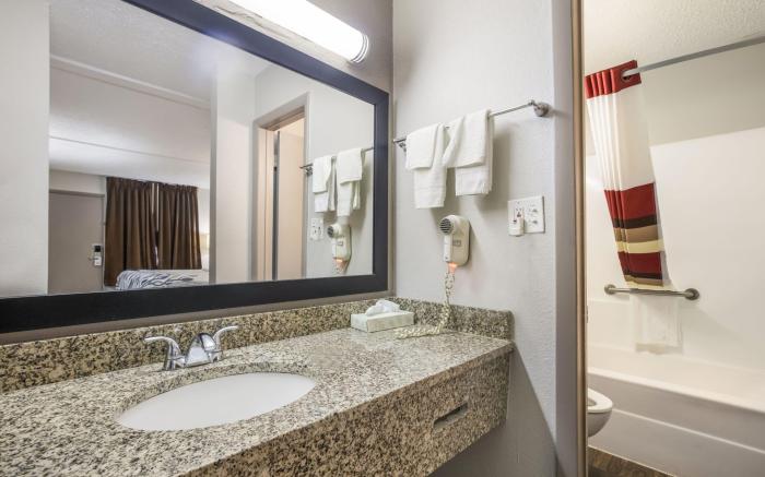 Red Roof Inn Savannah - Richmond Hill / I-95