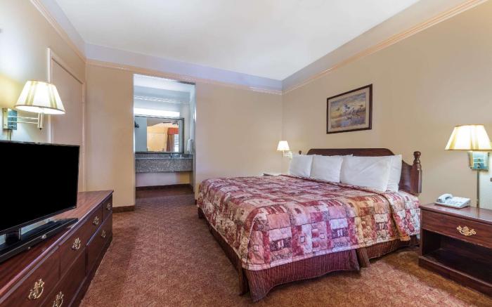 Super 8 By Wyndham Greenville