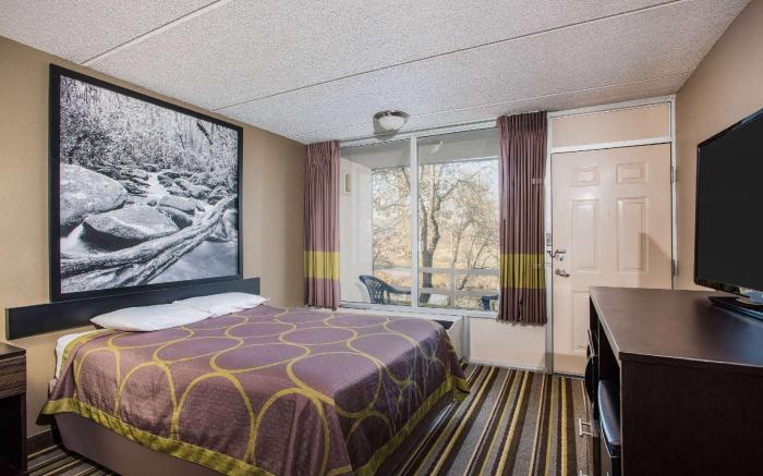 Super 8 By Wyndham Sevierville Riverside