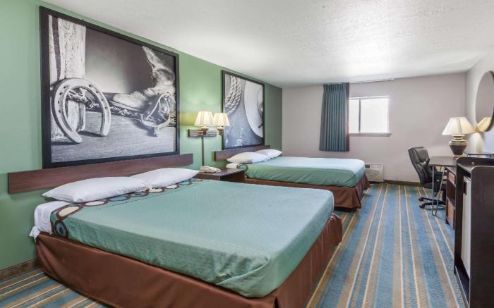 Super 8 By Wyndham Chickasha