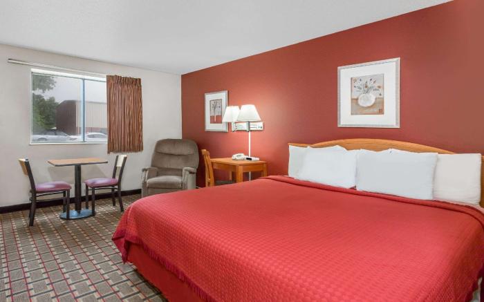 Super 8 By Wyndham Chester/Richmond Area