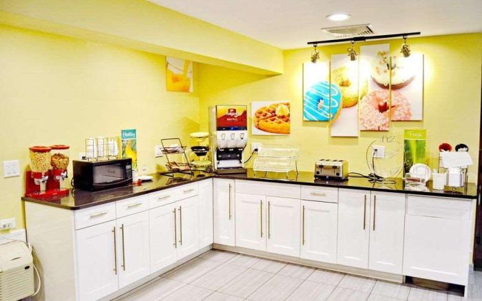 Flagship Inn & Suites