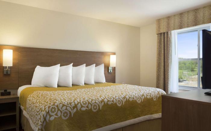 Days Inn & Suites by Wyndham Belmont