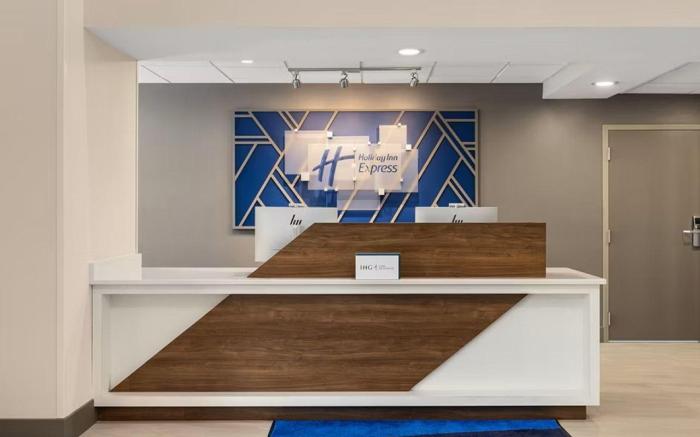 Holiday Inn Express & Suites Raleigh West Lenovo Center By IHG