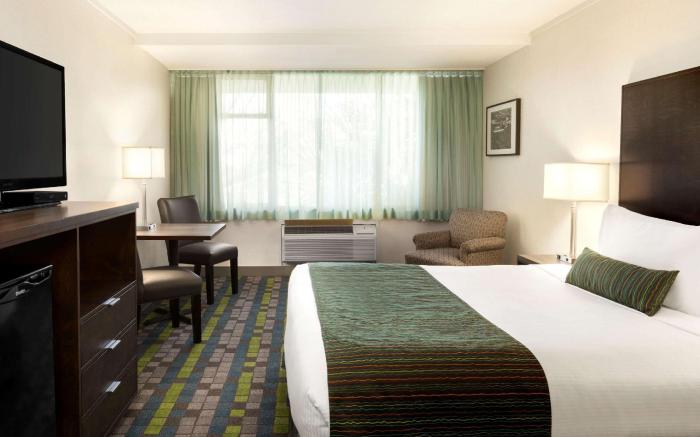 Days Inn by Wyndham Victoria Airport Sidney