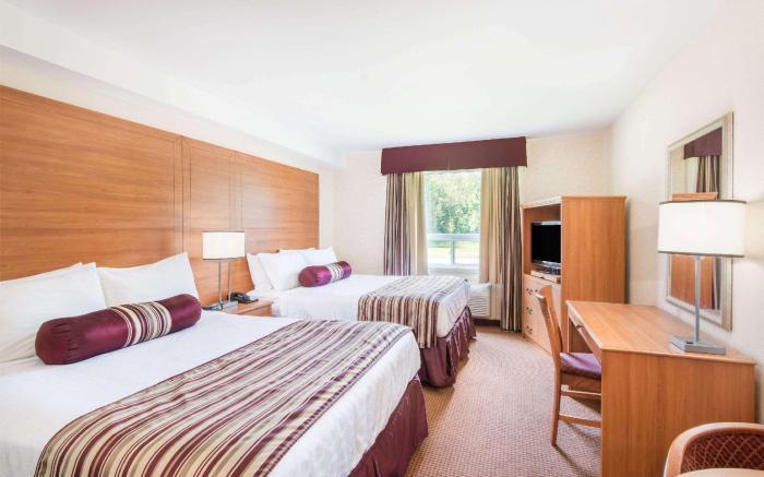 Super 8 By Wyndham Cornwall On