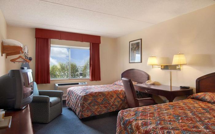 Super 8 By Wyndham Manchester Airport