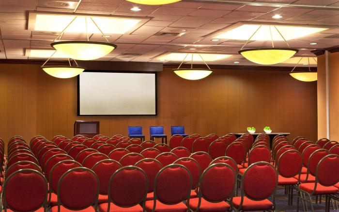 Courtyard by Marriott Alexandria Pentagon South
