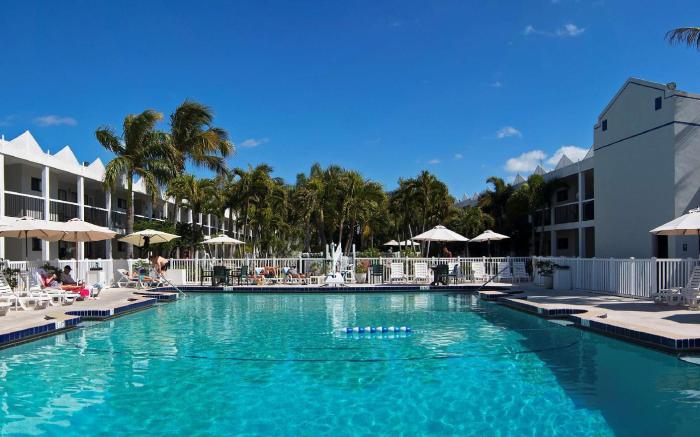 Beachcomber Beach Resort & Hotel