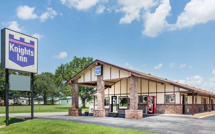 Knights Inn - Chanute KS